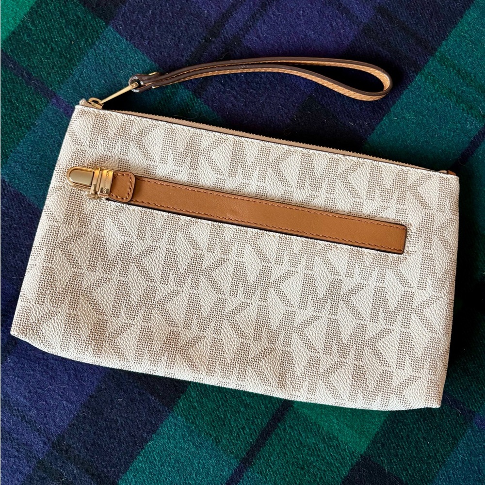 Michael Kors Wristlet